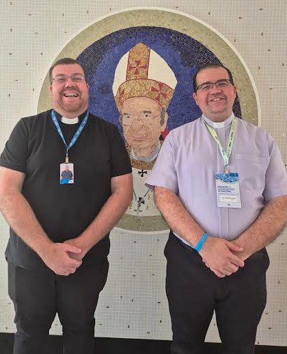 O secretário executivo do Regional Sul 1 da CNBB, Pe. Luis Fernando da Silva, e Pe. Antônio Carlos dos Santos, Vigário Episcopal para a Ação Evangelizadora da Diocese de Jundiaí